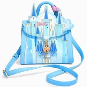 ✨LAST ONE✨BNWT!✨Gorgeous Danielle Nicole Disney’s Cinderella Castle Crossbody💙